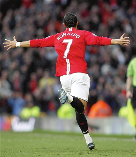 使得他在场 使得他在场